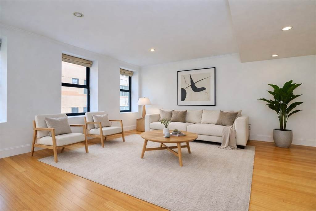 55 Temple Place - Photo 1