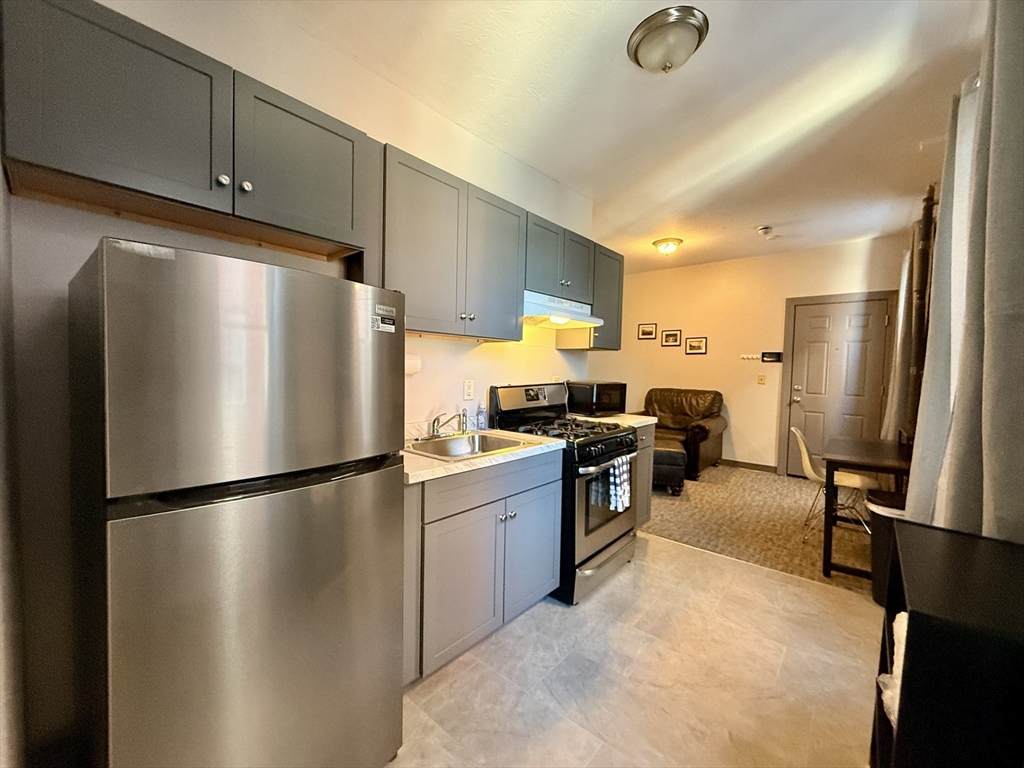 70 Russell - Photo 1