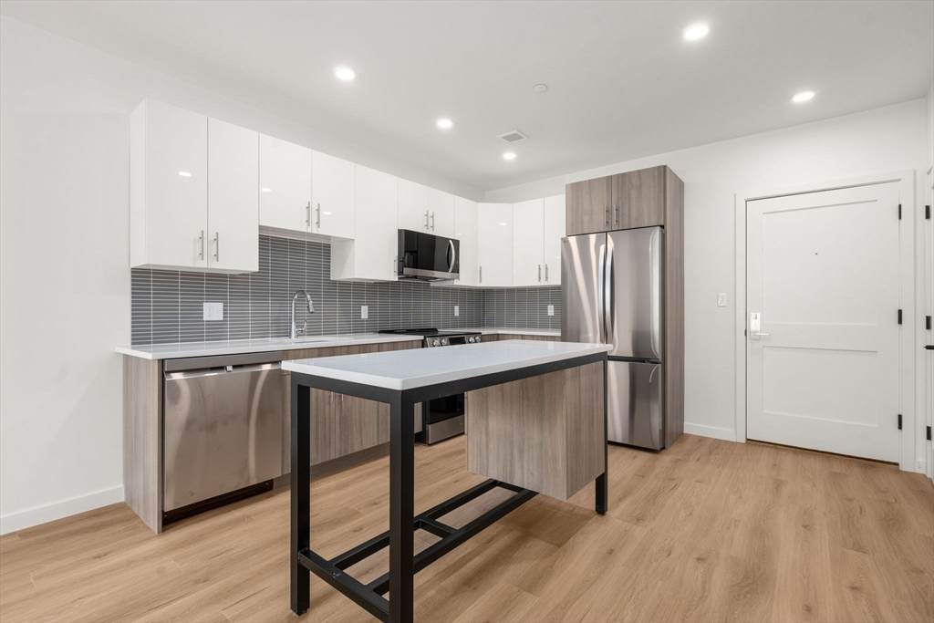 40 Centre St - Photo 1