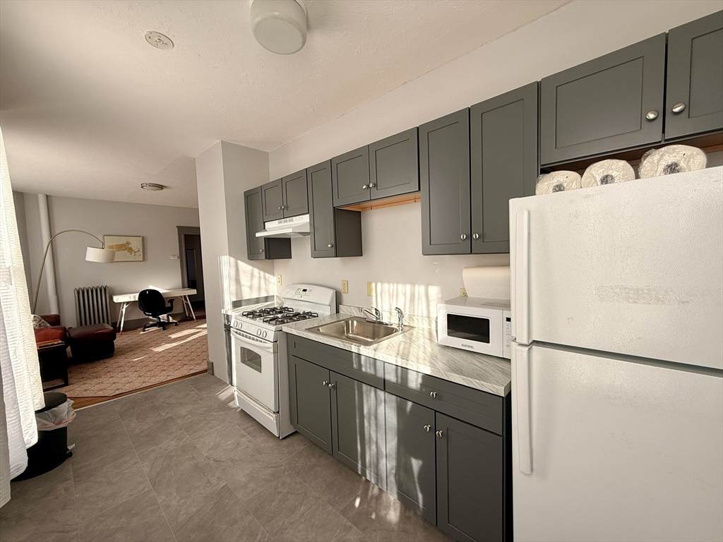 70 Russell St - Photo 1