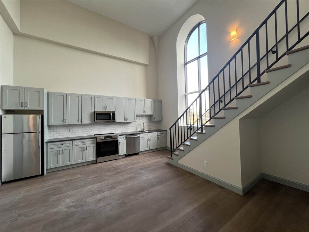 160 Seabury St - Photo 1