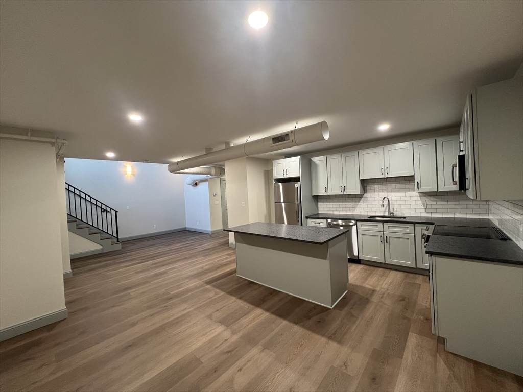 160 Seabury St - Photo 1