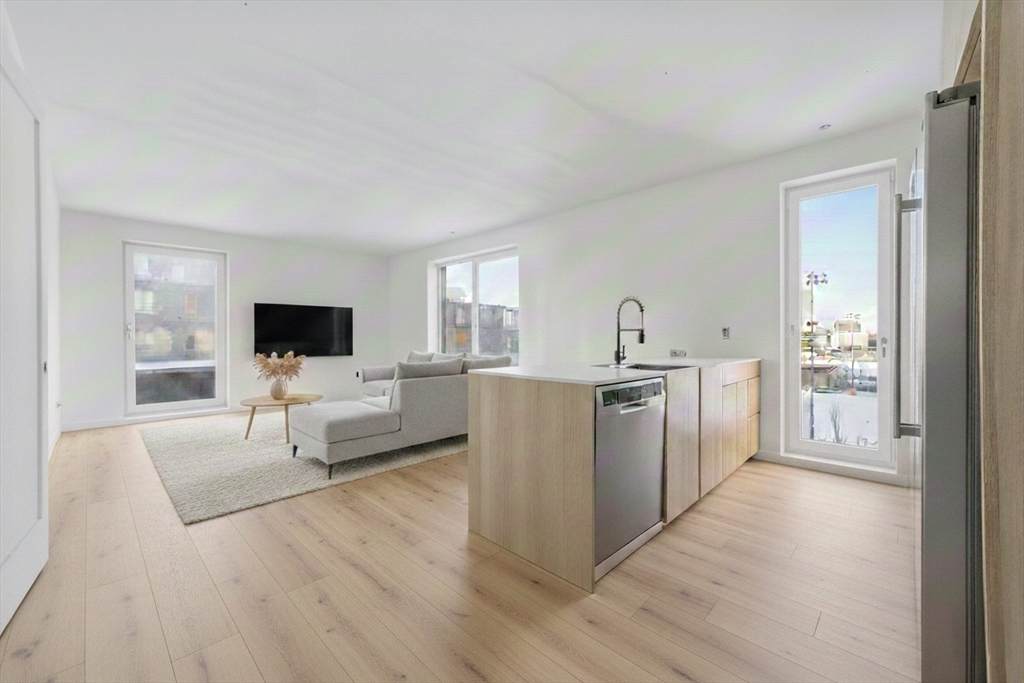 1035 Commonwealth Ave - Photo 1