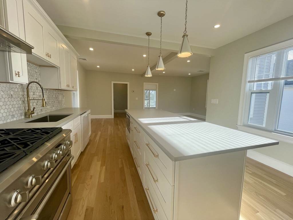 1166 Fellsway - Photo 1