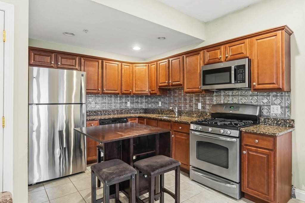 910 Saratoga Street - Photo 1