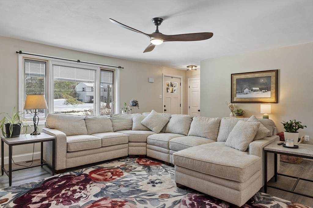 170 North Common Road - Photo 1