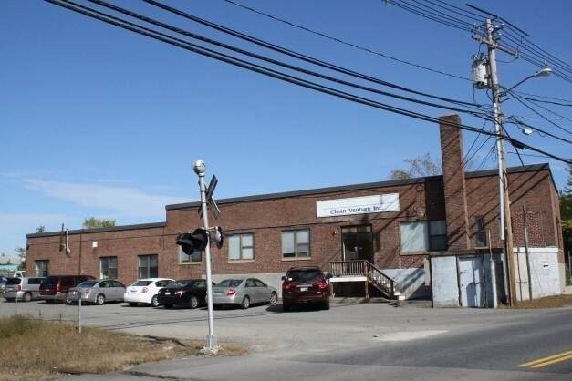138 Leland St - Photo 1