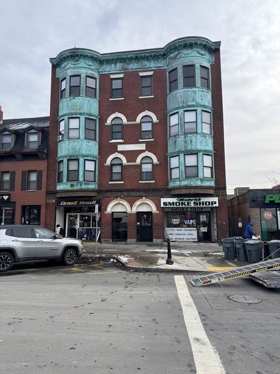 25-31 Maverick Sq - Photo 1