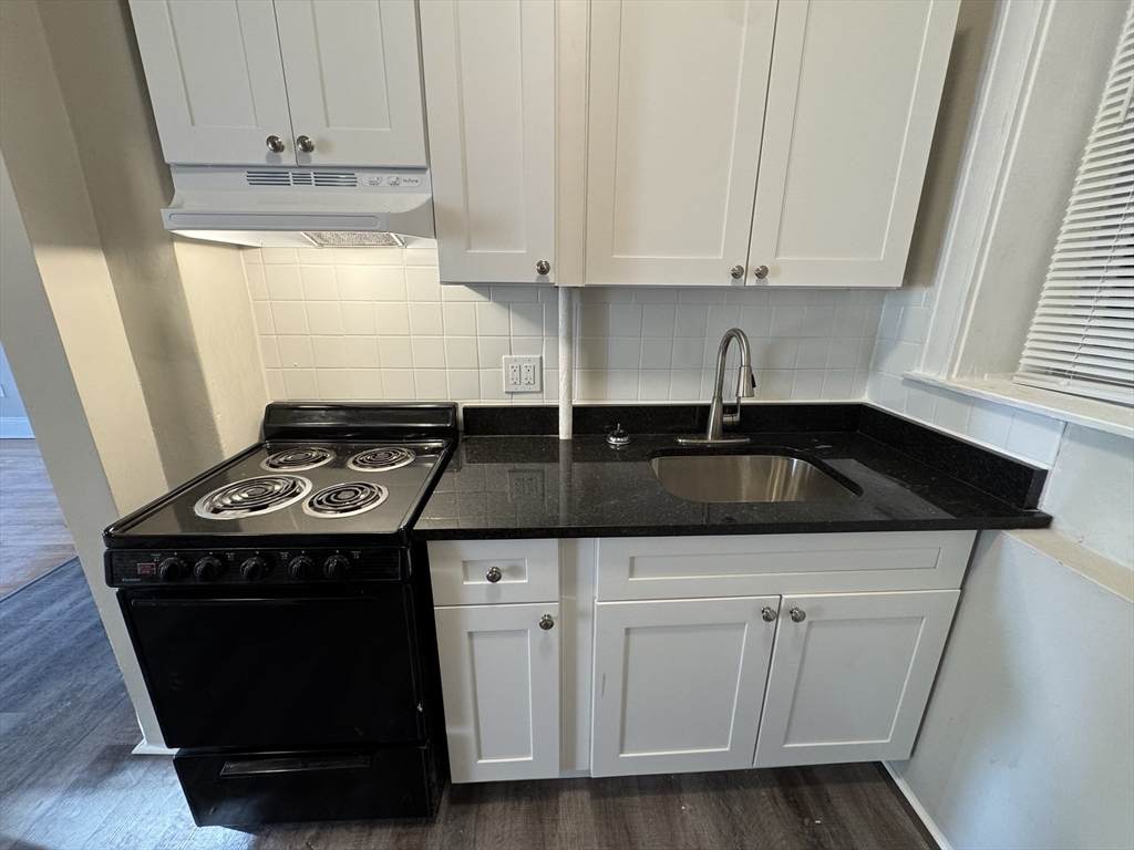 8 Langmaid Ave - Photo 1