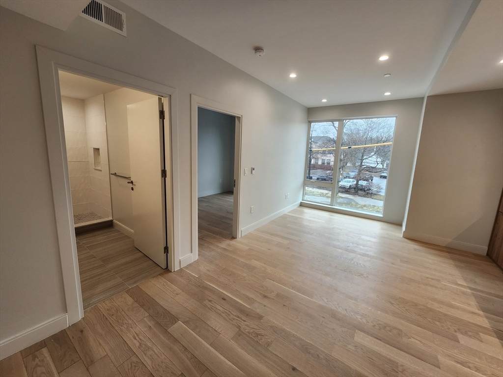 1055 Cambridge St - Photo 1