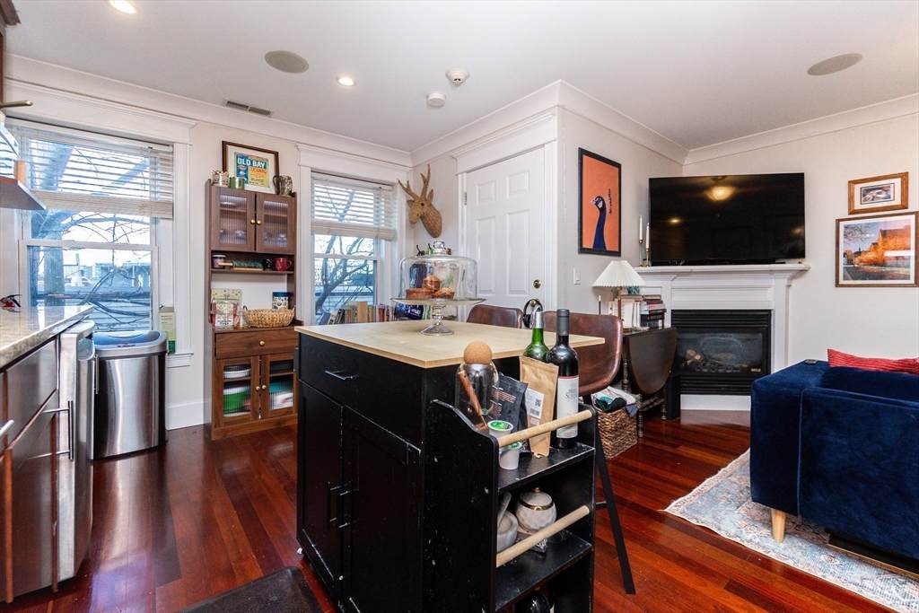 632 E Broadway - Photo 1