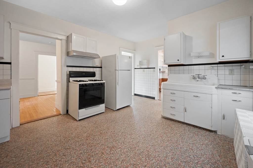 64 West St - Photo 1