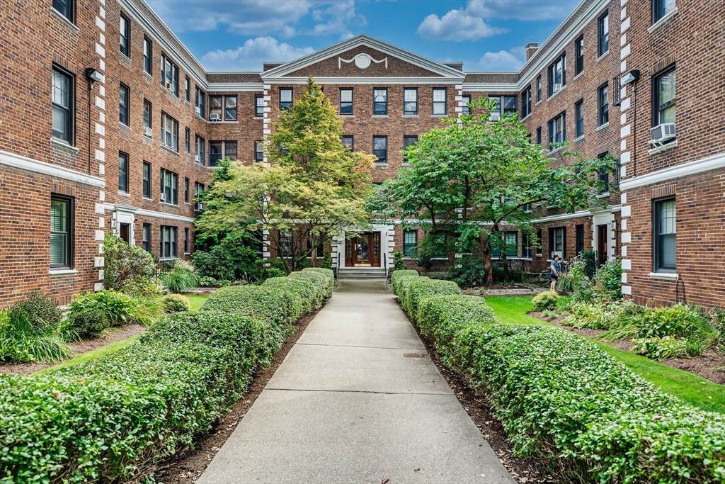 62 Queensberry St - Photo 1