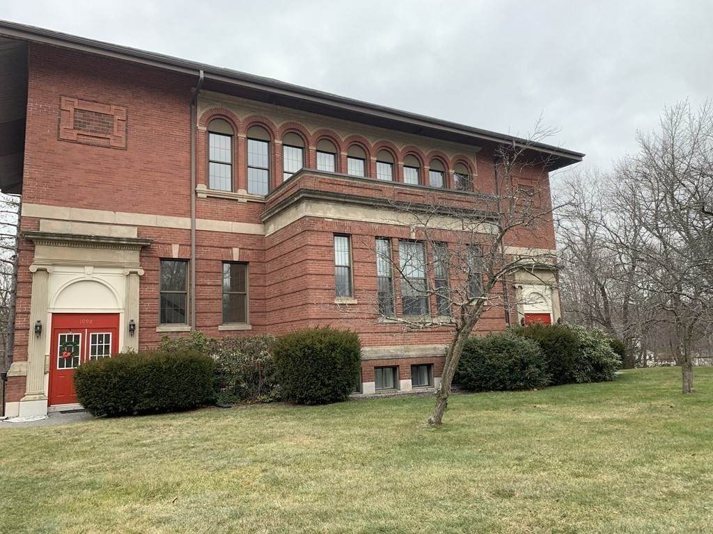 1098 Stafford Street - Photo 1