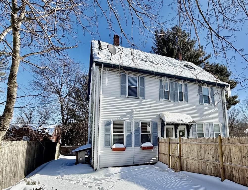 12 Hall Pl - Photo 1