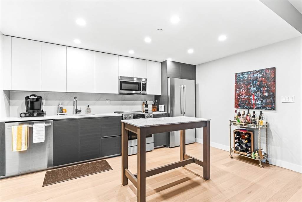 932 Broadway - Photo 1