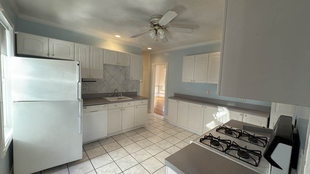 18 Bigelow St - Photo 1