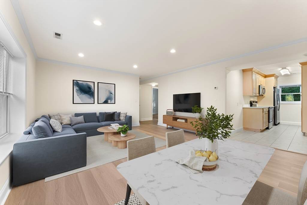 144 Newton - Photo 1