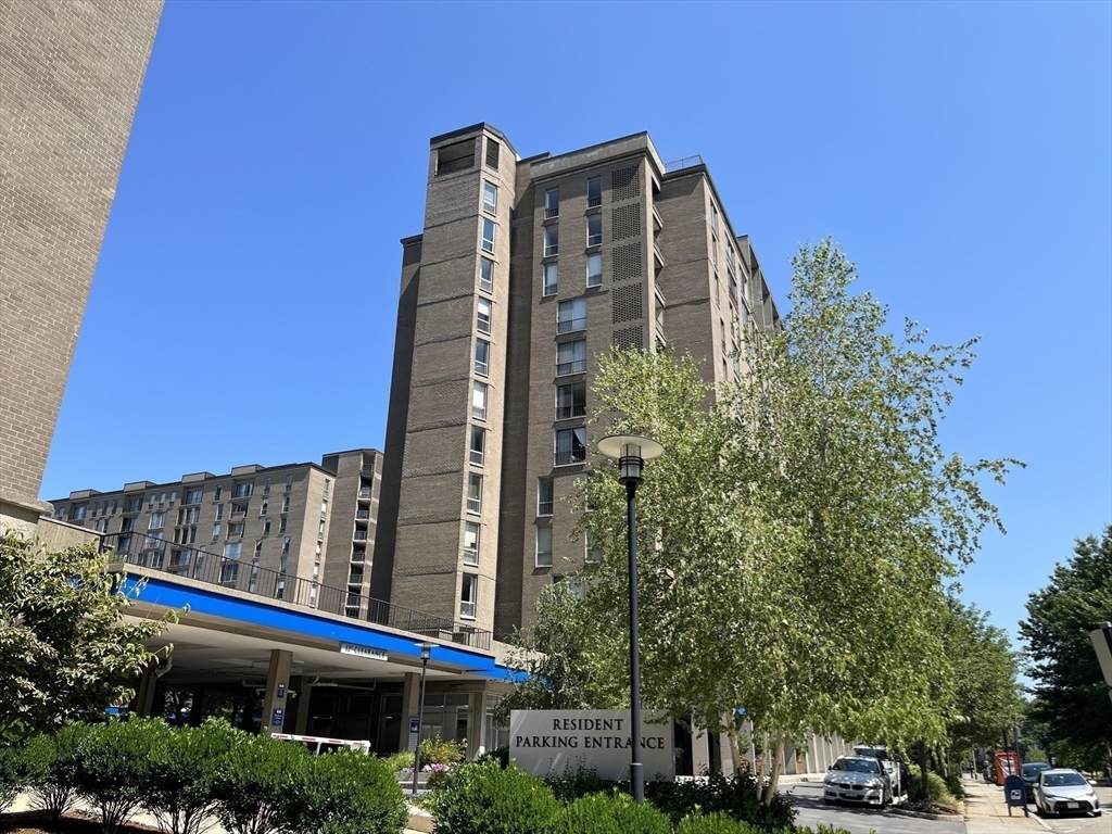 33 Pond Ave - Photo 1