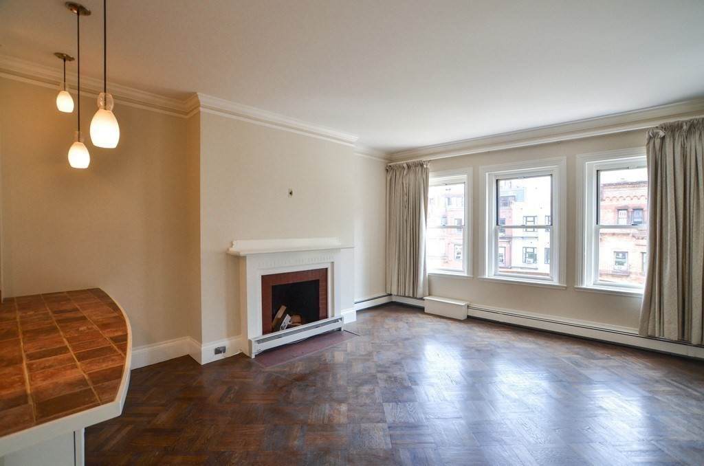175 Newbury Street - Photo 1