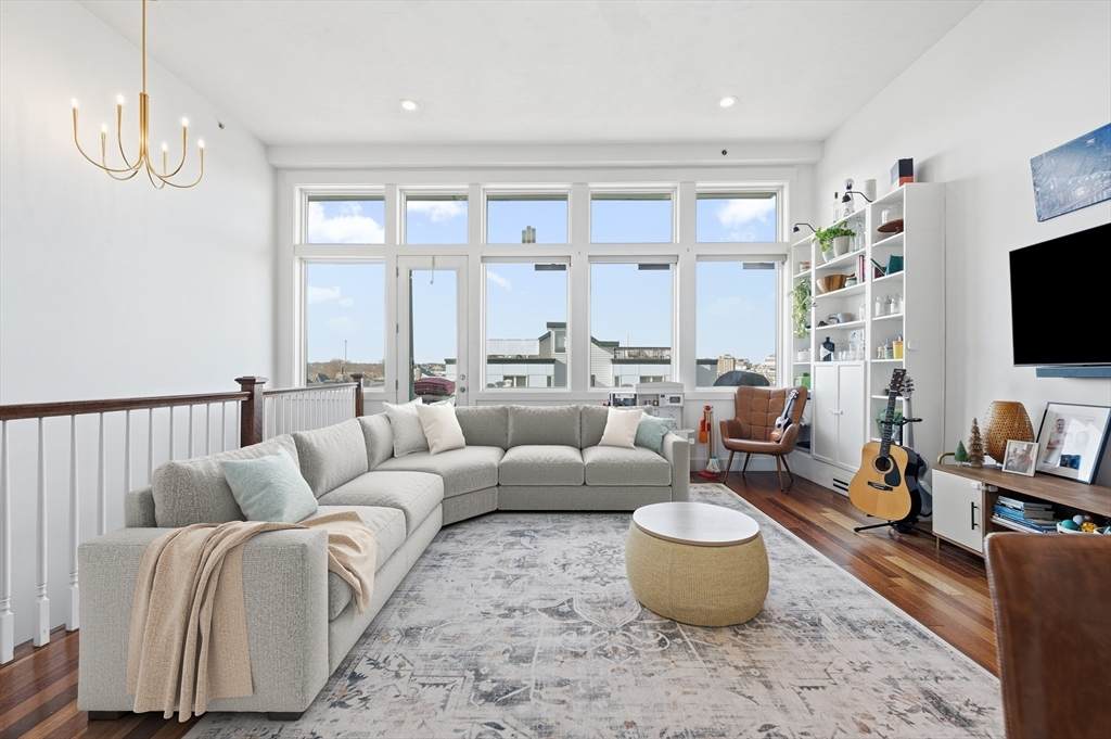 552 Dorchester Ave - Photo 1