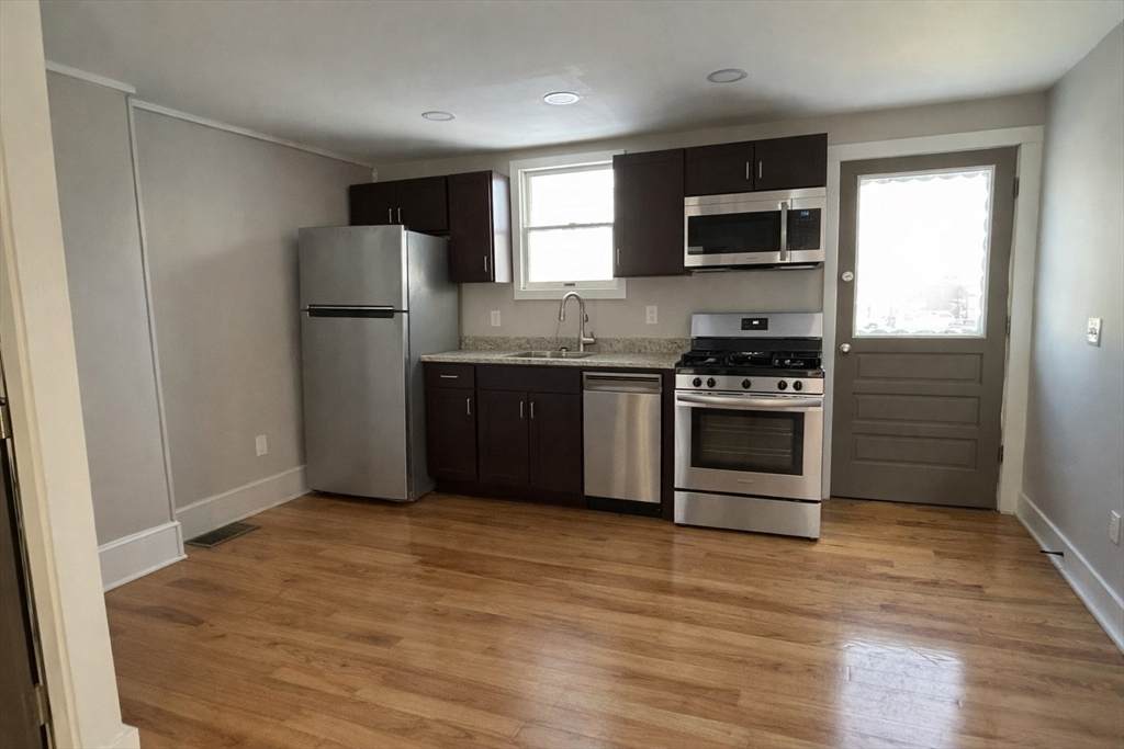 13 Hampden St - Photo 1