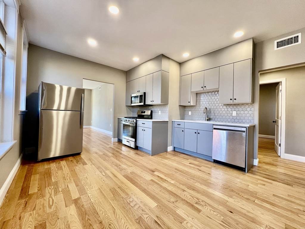 1914 Beacon St - Photo 1