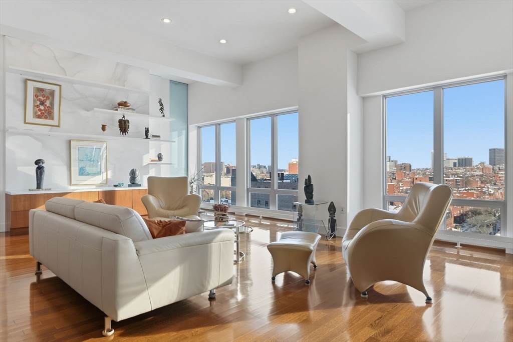 360 Newbury - Photo 1