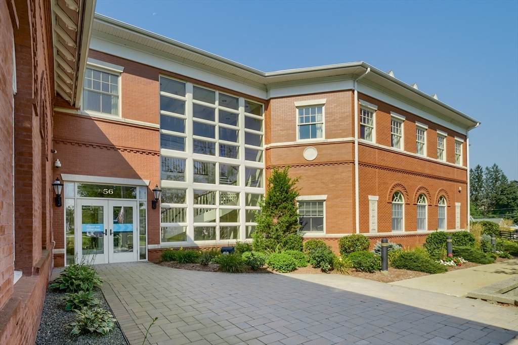 56 Common St - Photo 1