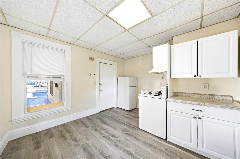 48 Waverly St - Photo 1