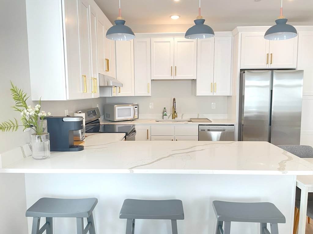 53 1/2 Harvard St - Photo 1