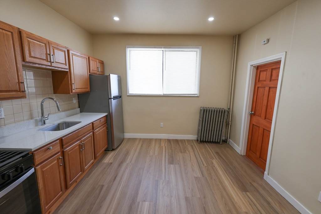 112 Amory Street - Photo 1