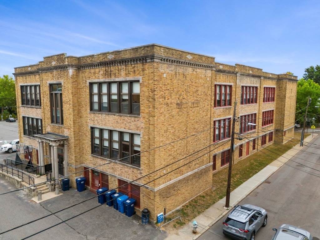 21 Notre Dame Ave - Photo 1