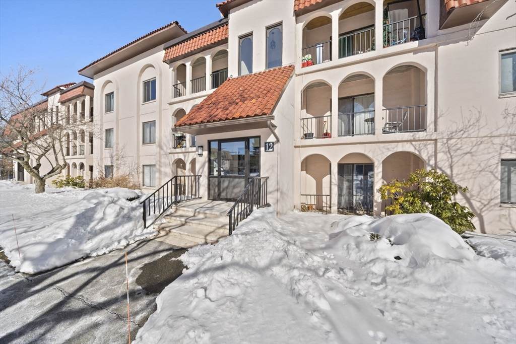 685 Oak St - Photo 1