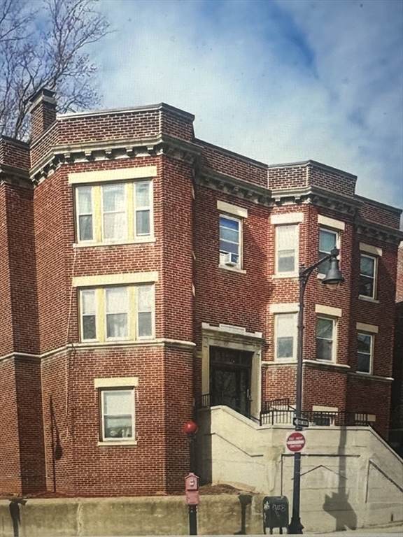 1725 Commonwealth Ave - Photo 1