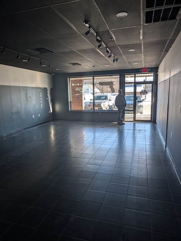 136 Newbury Street - Photo 1