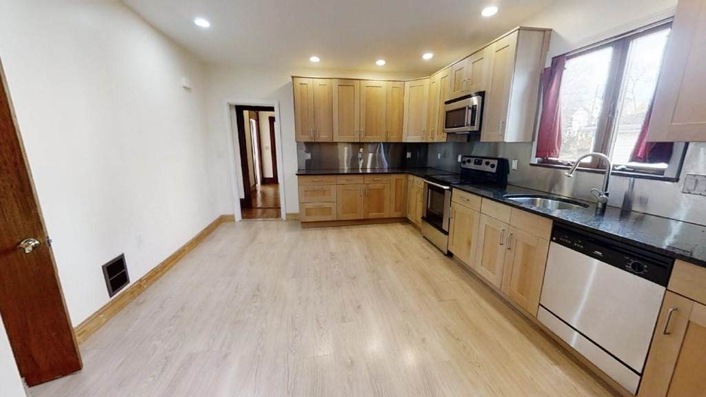 97 Hawthorne - Photo 1