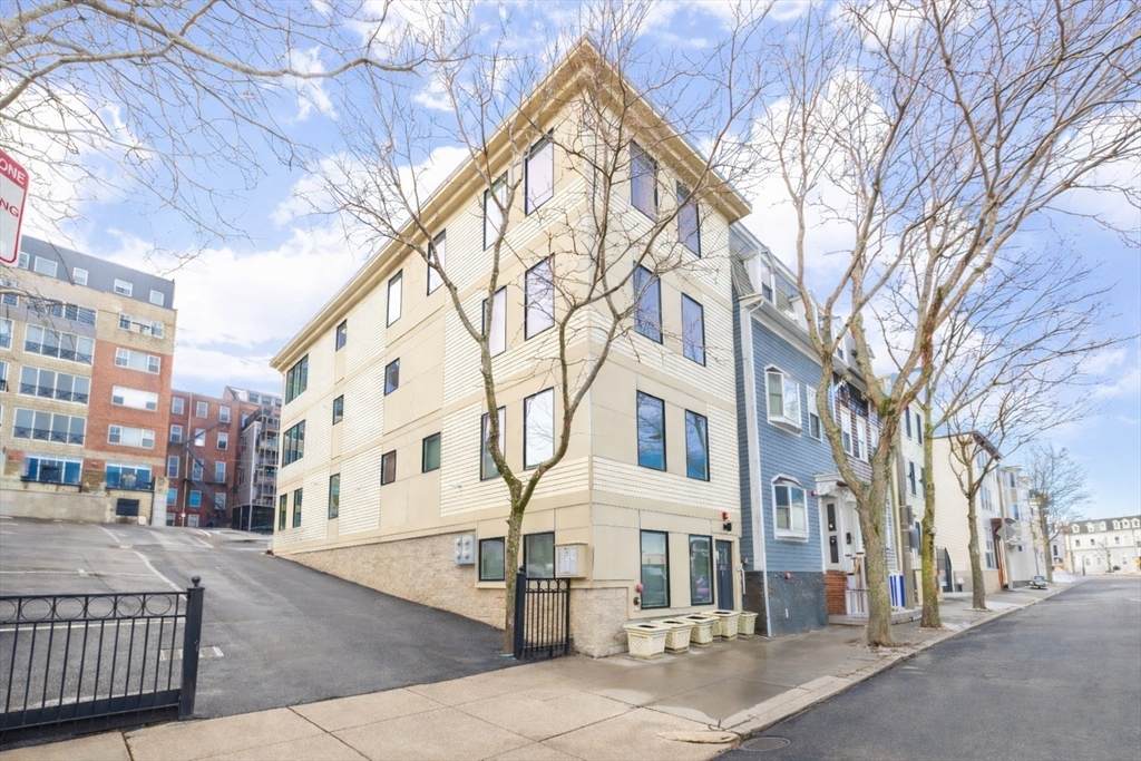 435 E 3rd St - Photo 1