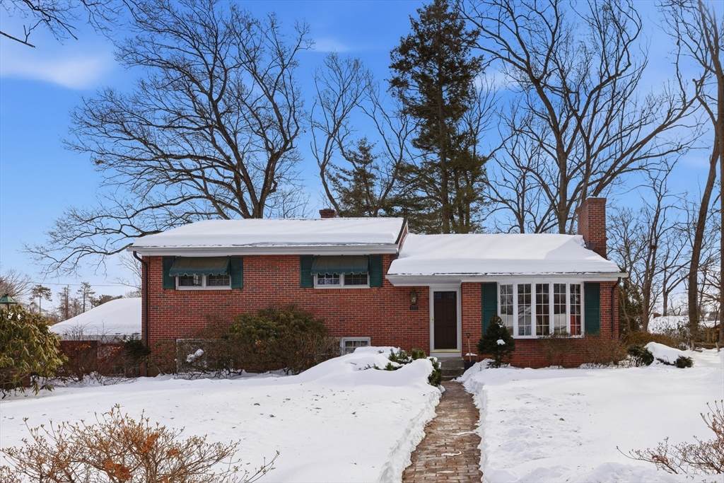 105 Edgewater Rd - Photo 1