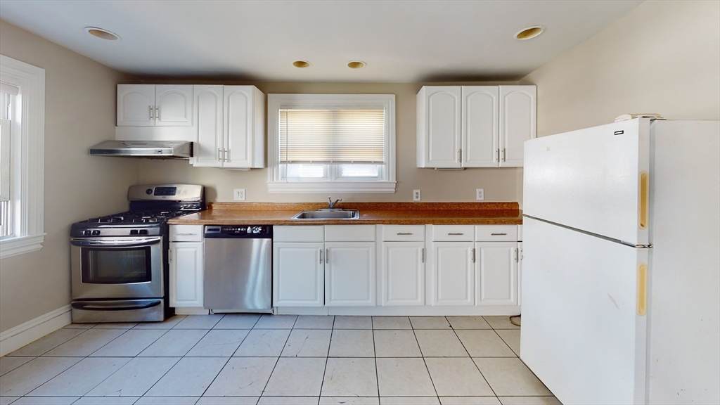 18-20 Kelley Ct - Photo 1