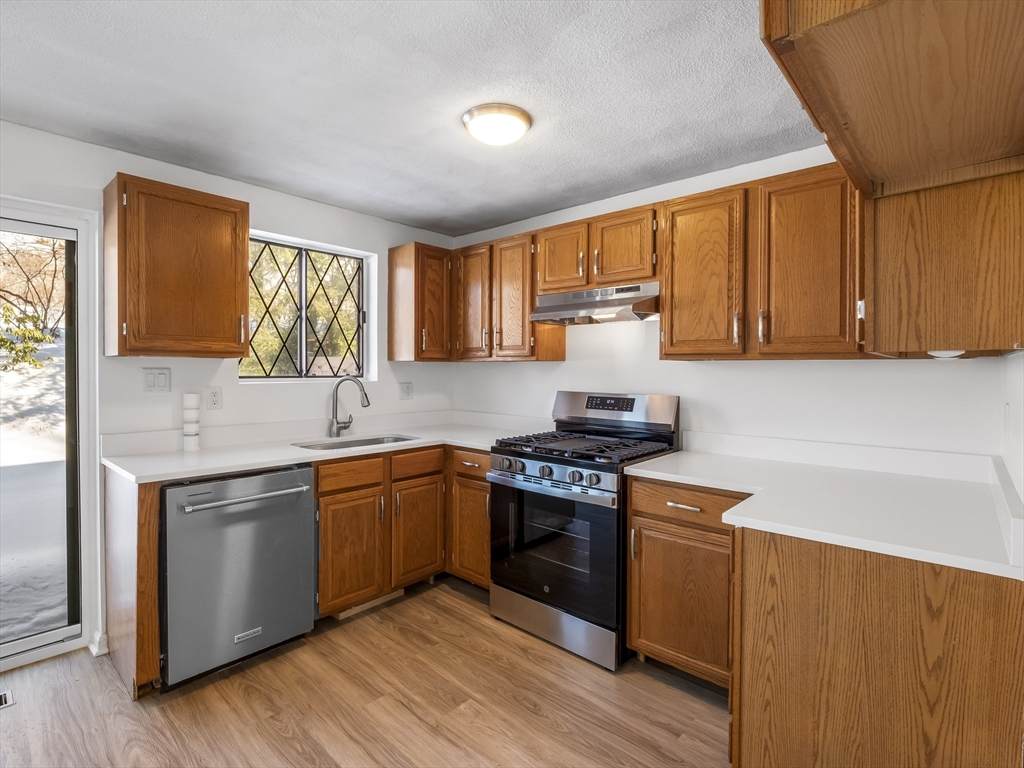 403 Farrwood Dr - Photo 1