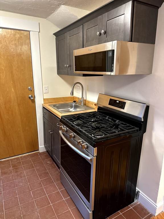 300 Main St - Photo 1