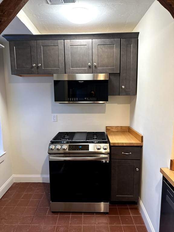 300 Main St - Photo 1