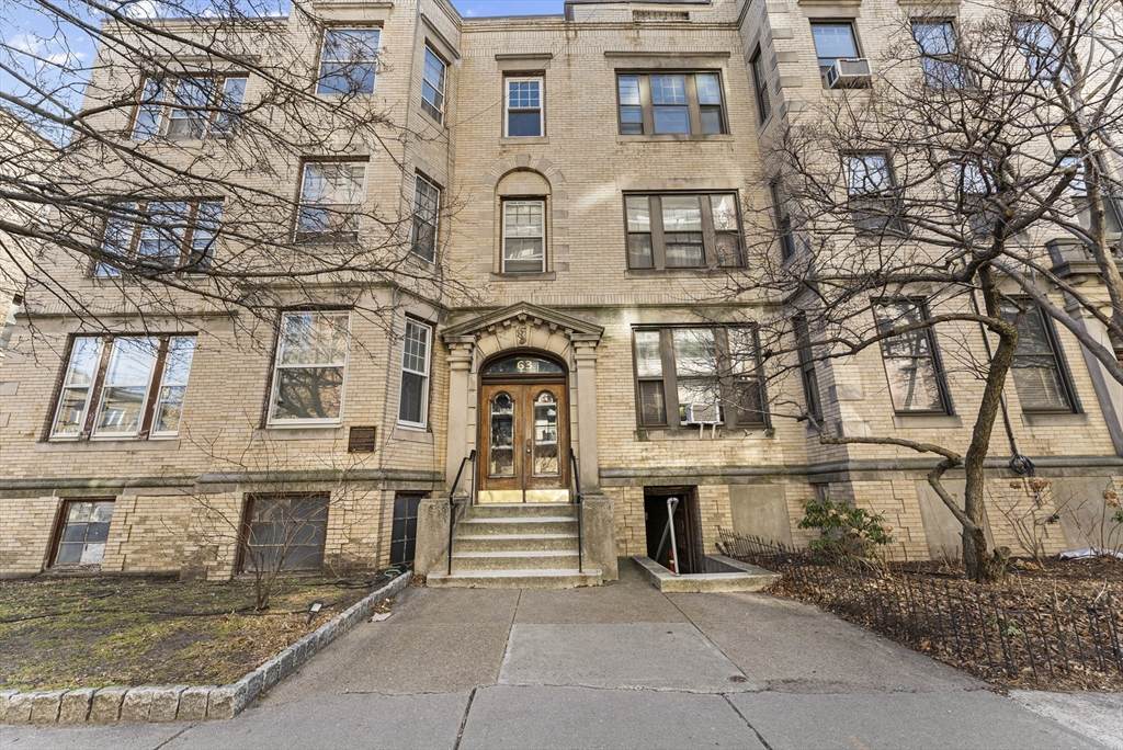 63 Longwood Ave - Photo 1