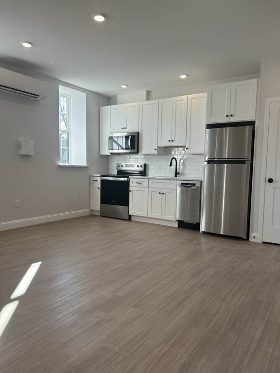 1193 Commercial St - Photo 1