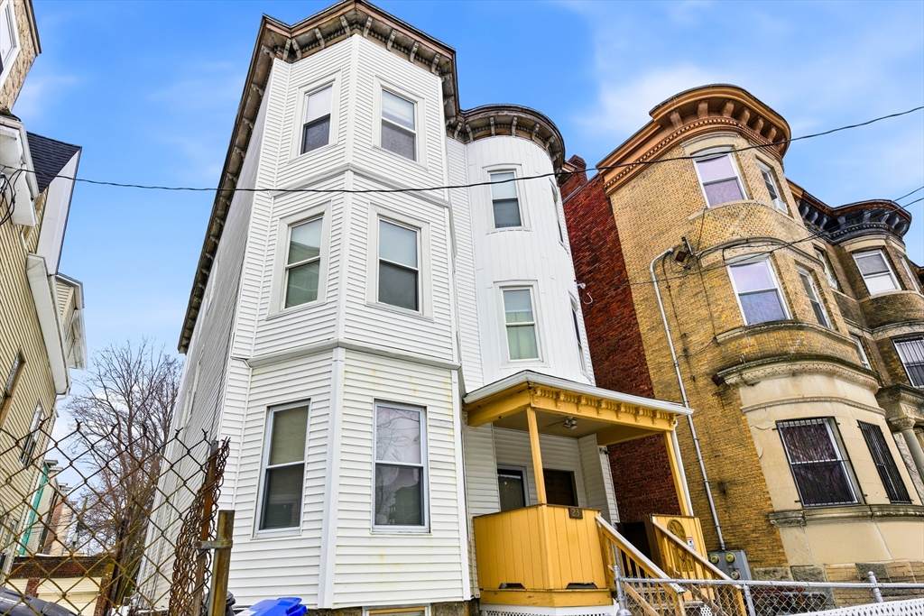 23 Lawrence Ave - Photo 1