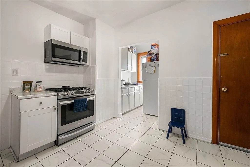 802 Winthrop Ave - Photo 1