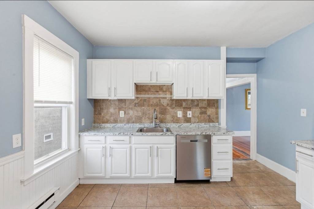 20 Leslie St. - Photo 1