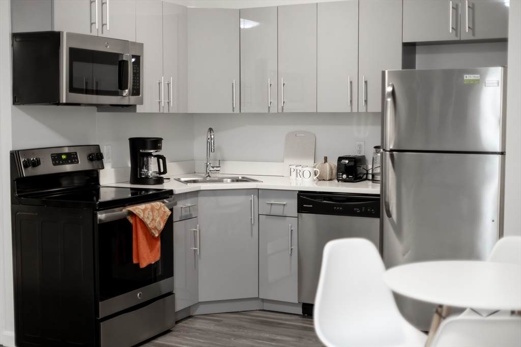 1505 Commonwealth Ave - Photo 1
