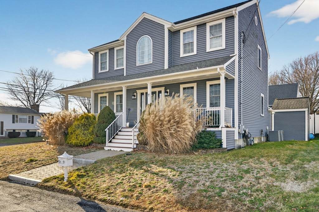 7 Bradley Ave - Photo 1